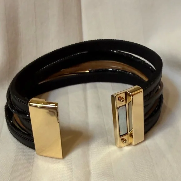 Black and Gold Wrap Magnetic Bracelet NWOT - Picture 4 of 4